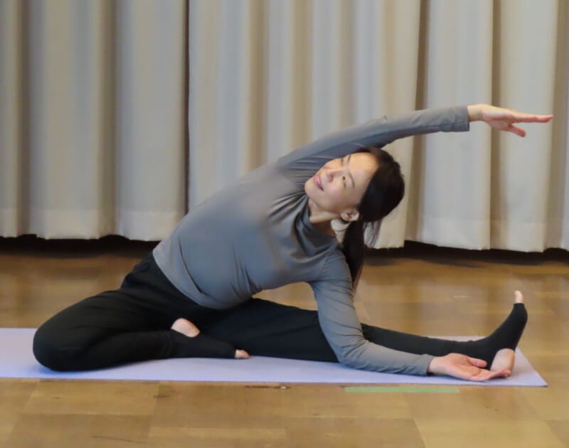 美姿勢ヨガ 画像